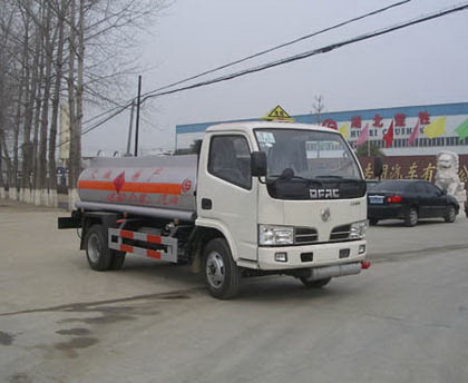 東風(fēng)小金霸(窄體)油罐車(加油車)
