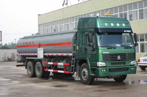 斯太爾后八輪雙橋運油車