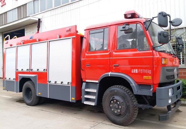 東風(fēng)145泡沫消防車(5-6T)