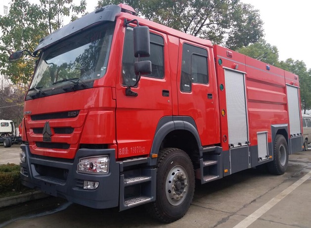 重汽8噸水罐消防車（國(guó)五）